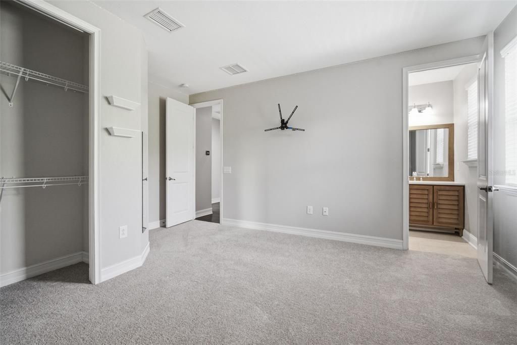 For Sale: $1,149,900 (5 beds, 4 baths, 4443 Square Feet)