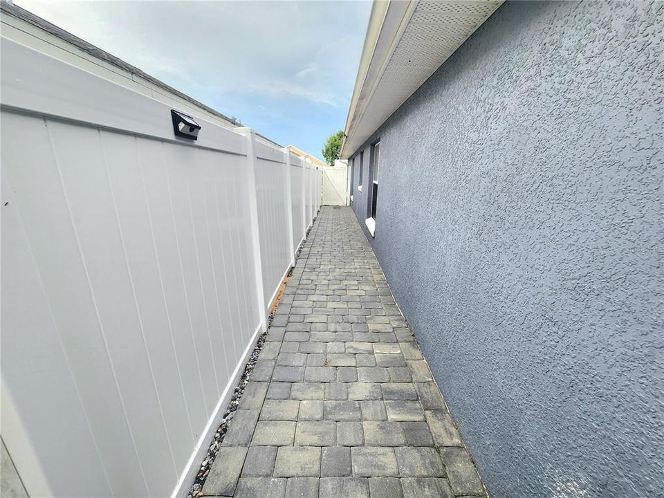 For Rent: $600 (1 beds, 1 baths, 785 Square Feet)