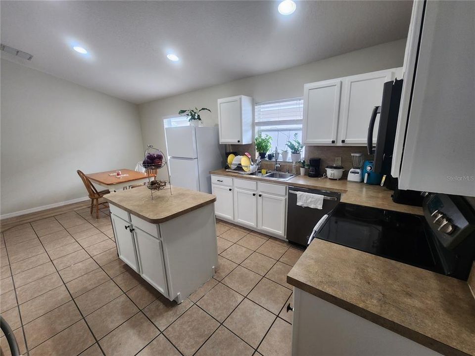 For Rent: $600 (1 beds, 1 baths, 785 Square Feet)