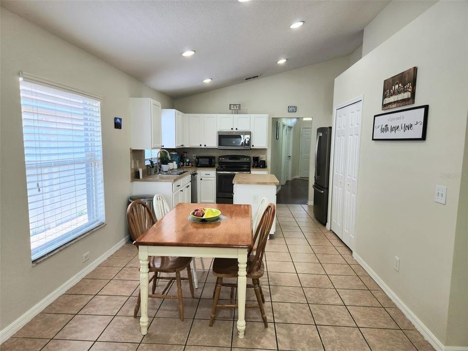 For Rent: $600 (1 beds, 1 baths, 785 Square Feet)