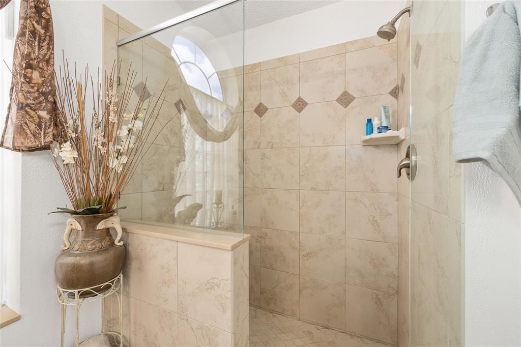 На продажу: $239,000 (2 спален, 2 ванн, 1378 Квадратных фут)