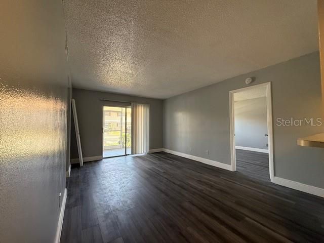 For Rent: $1,690 (3 beds, 2 baths, 914 Square Feet)