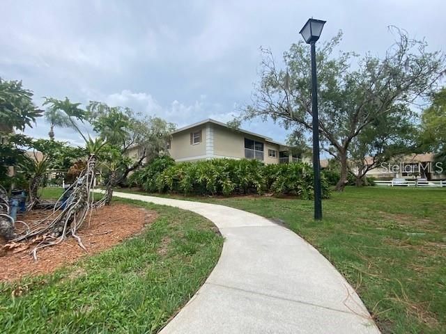 For Rent: $1,690 (3 beds, 2 baths, 914 Square Feet)