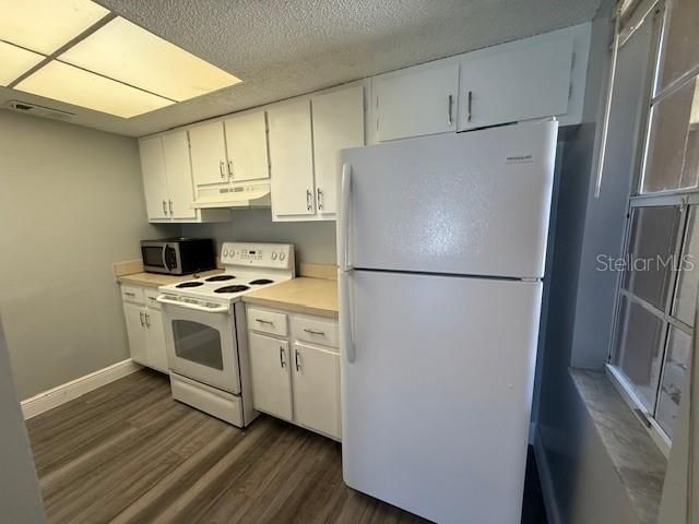 For Rent: $1,690 (3 beds, 2 baths, 914 Square Feet)