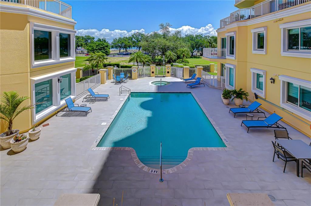 En Venta: $3,385,000 (3 camas, 2 baños, 3300 Pies cuadrados)