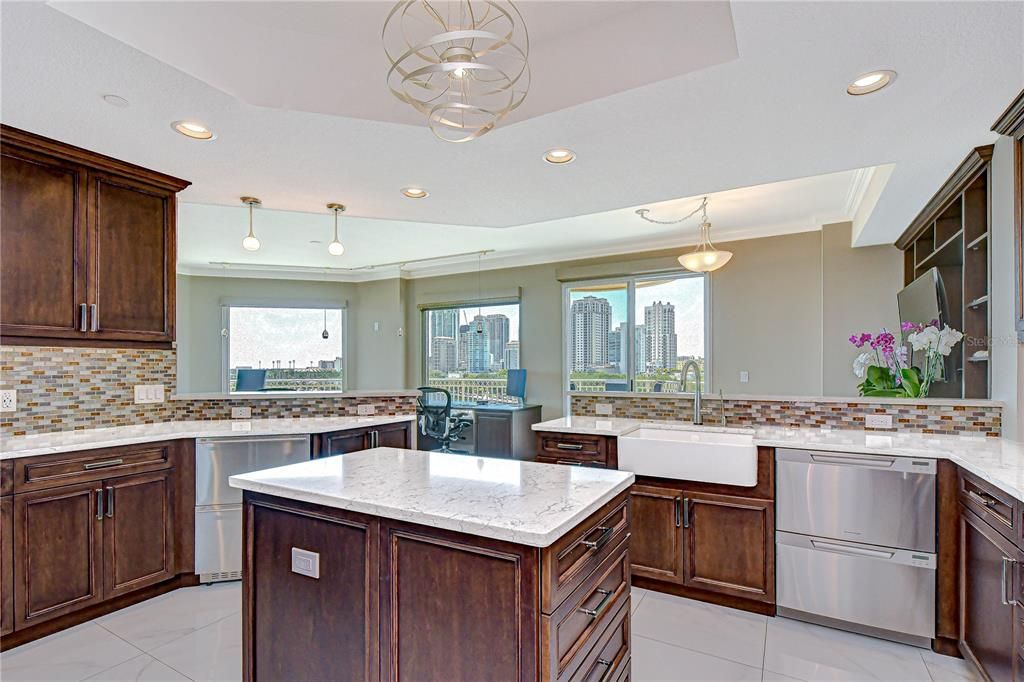 En Venta: $3,385,000 (3 camas, 2 baños, 3300 Pies cuadrados)