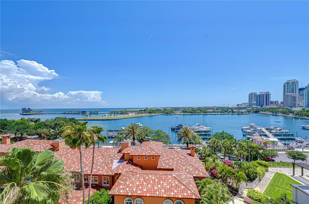 En Venta: $3,385,000 (3 camas, 2 baños, 3300 Pies cuadrados)