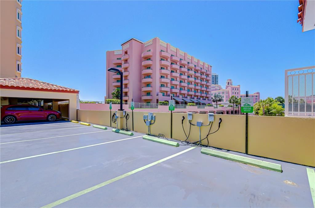 En Venta: $3,385,000 (3 camas, 2 baños, 3300 Pies cuadrados)