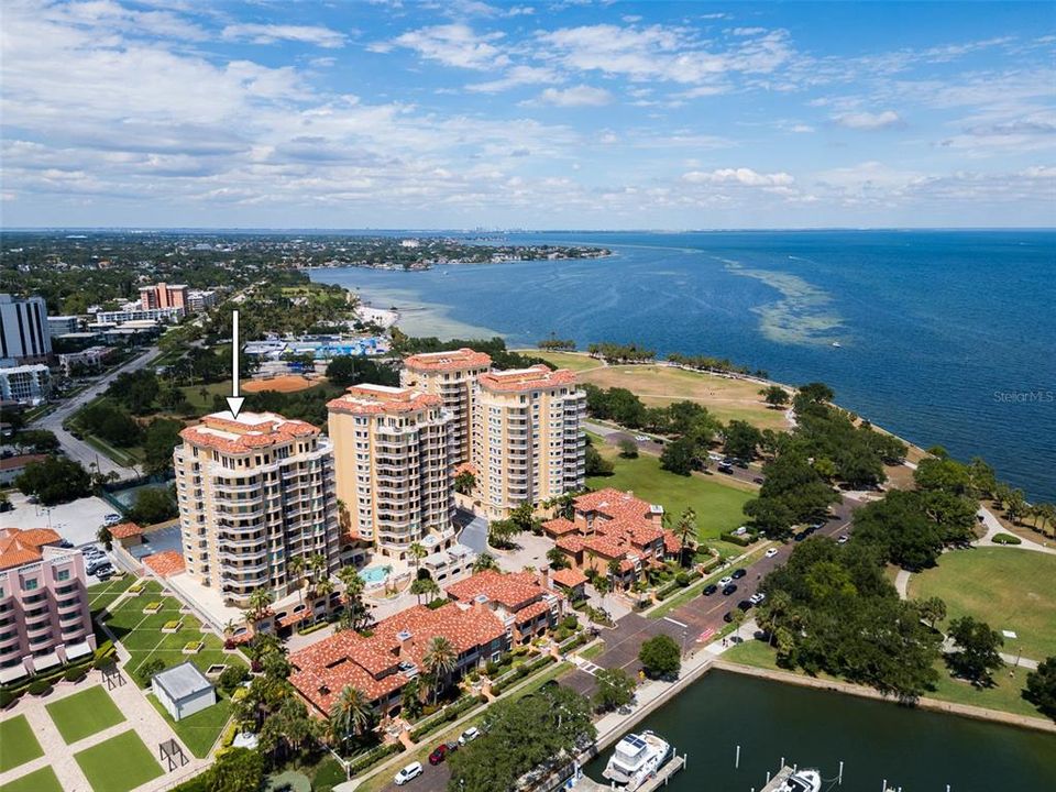 En Venta: $3,385,000 (3 camas, 2 baños, 3300 Pies cuadrados)