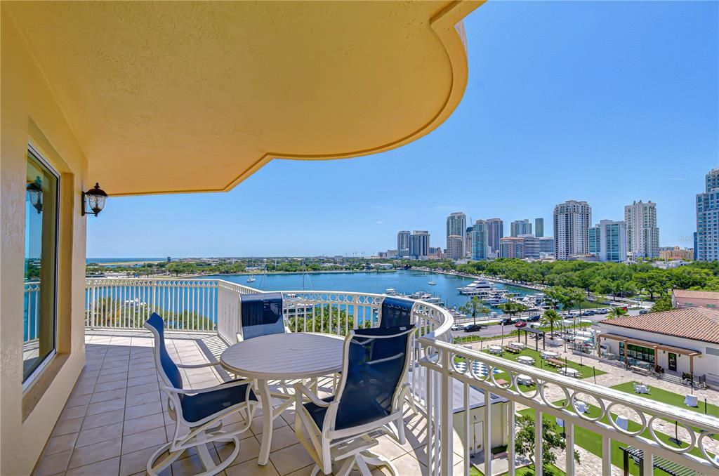 En Venta: $3,385,000 (3 camas, 2 baños, 3300 Pies cuadrados)