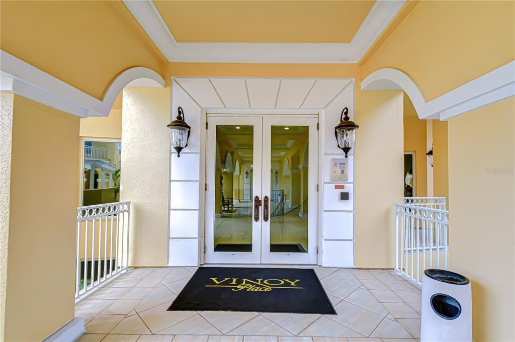 En Venta: $3,385,000 (3 camas, 2 baños, 3300 Pies cuadrados)