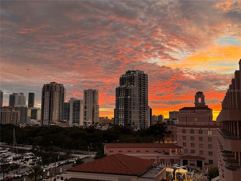En Venta: $3,385,000 (3 camas, 2 baños, 3300 Pies cuadrados)