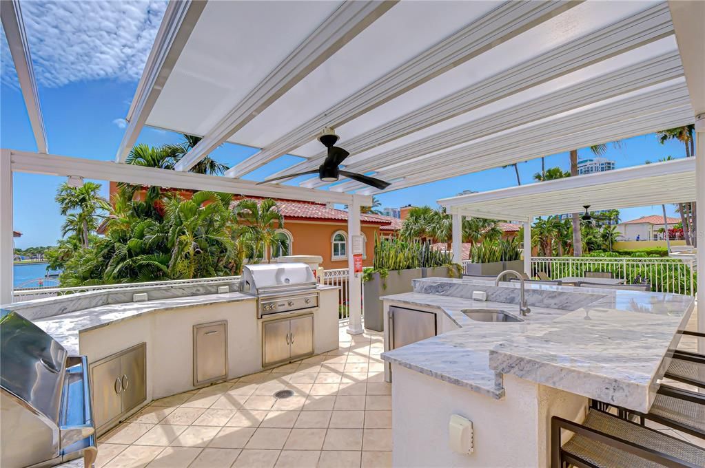 En Venta: $3,385,000 (3 camas, 2 baños, 3300 Pies cuadrados)