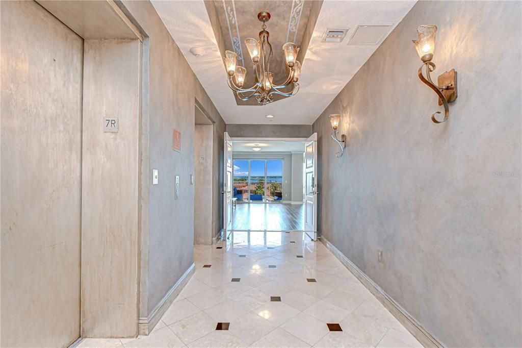 En Venta: $3,385,000 (3 camas, 2 baños, 3300 Pies cuadrados)