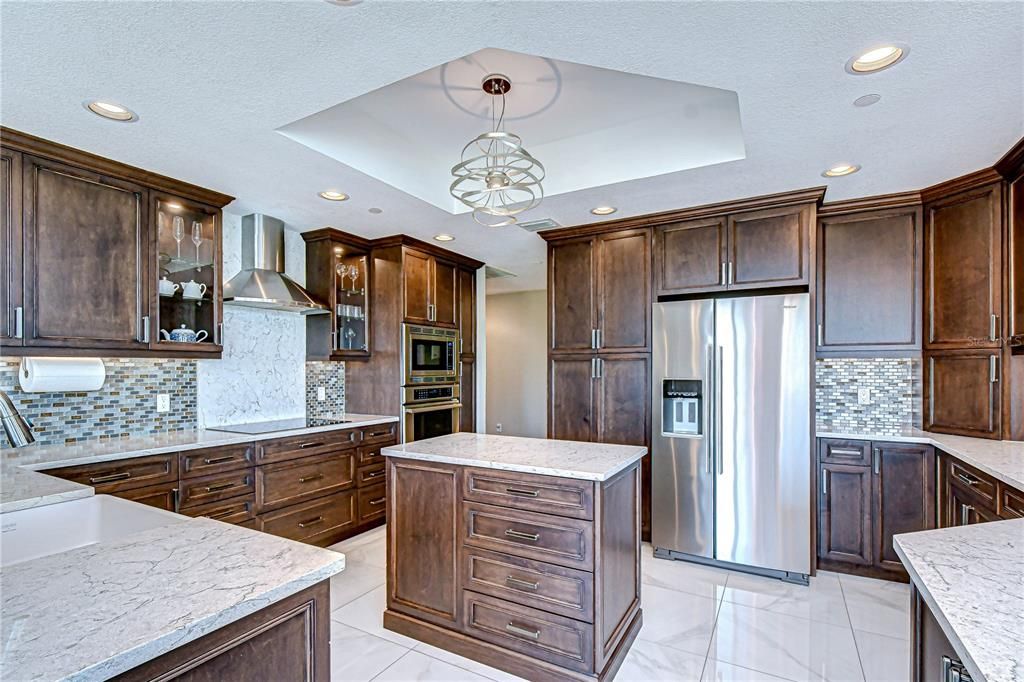 En Venta: $3,385,000 (3 camas, 2 baños, 3300 Pies cuadrados)