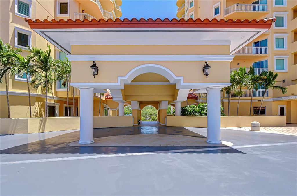 En Venta: $3,385,000 (3 camas, 2 baños, 3300 Pies cuadrados)