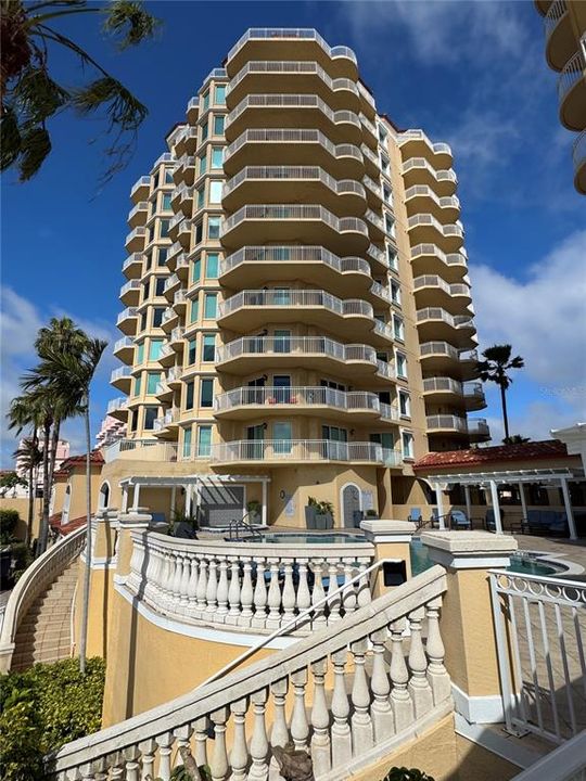 En Venta: $3,385,000 (3 camas, 2 baños, 3300 Pies cuadrados)