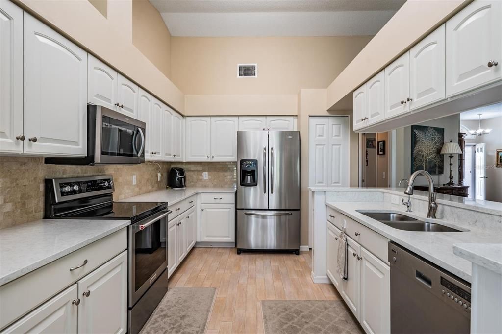En Venta: $399,900 (3 camas, 2 baños, 2016 Pies cuadrados)
