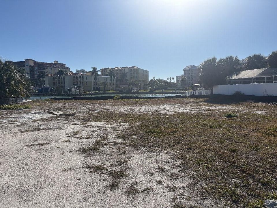 На продажу: $999,999 (0.21 acres)