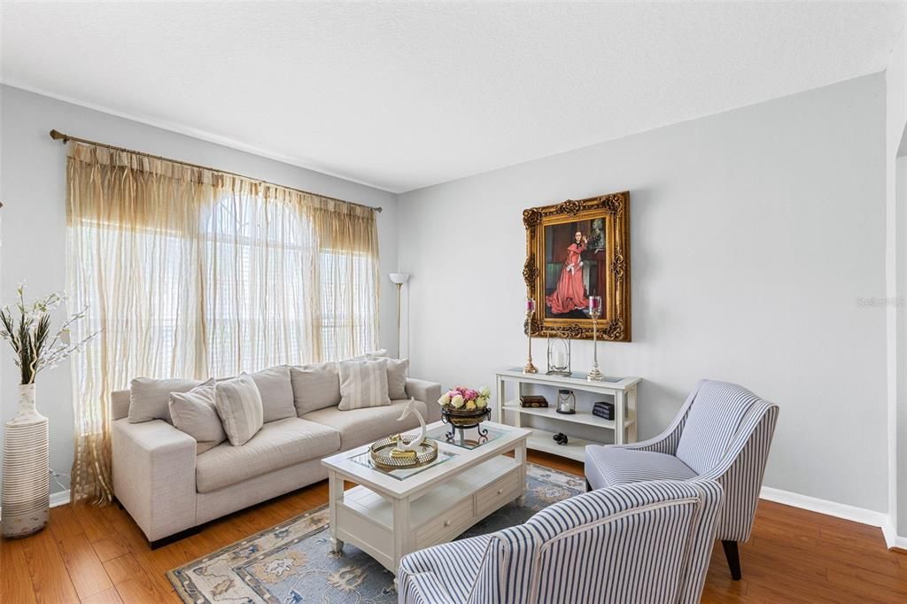 На продажу: $599,900 (6 спален, 4 ванн, 3474 Квадратных фут)