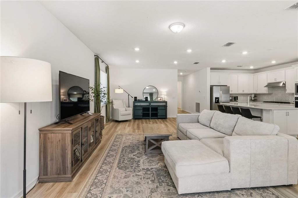 For Sale: $455,000 (3 beds, 3 baths, 2254 Square Feet)