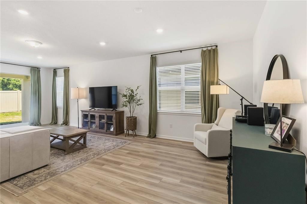 For Sale: $455,000 (3 beds, 3 baths, 2254 Square Feet)