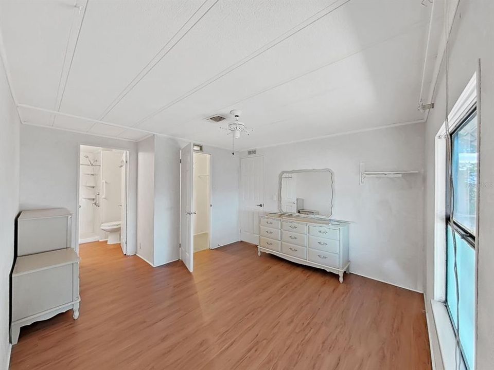 На продажу: $174,900 (3 спален, 2 ванн, 1427 Квадратных фут)