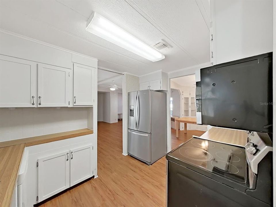 На продажу: $174,900 (3 спален, 2 ванн, 1427 Квадратных фут)