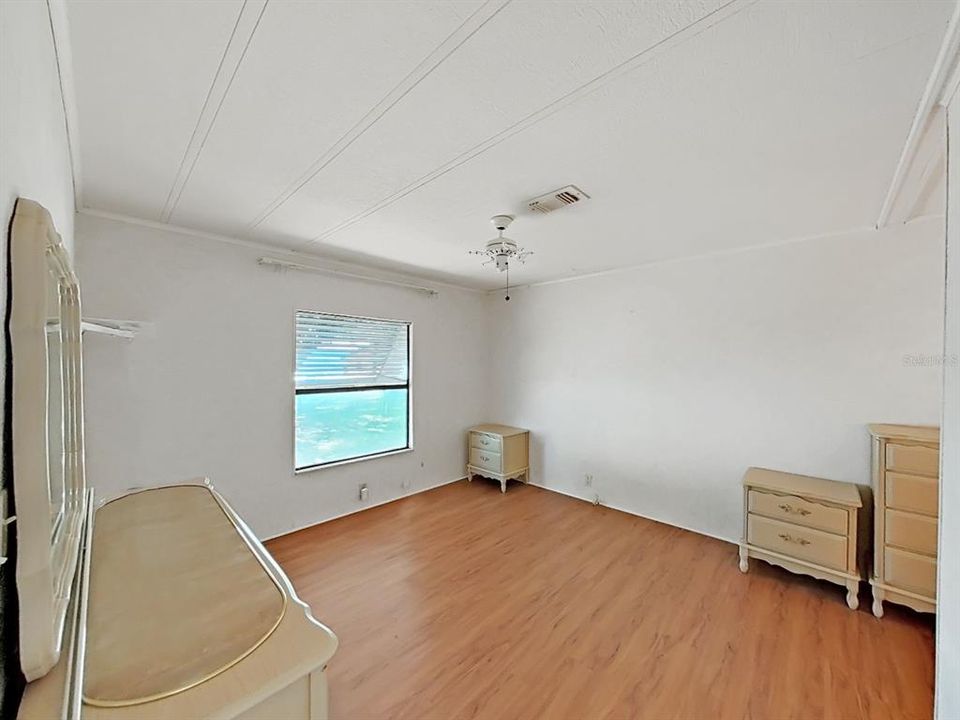 На продажу: $174,900 (3 спален, 2 ванн, 1427 Квадратных фут)