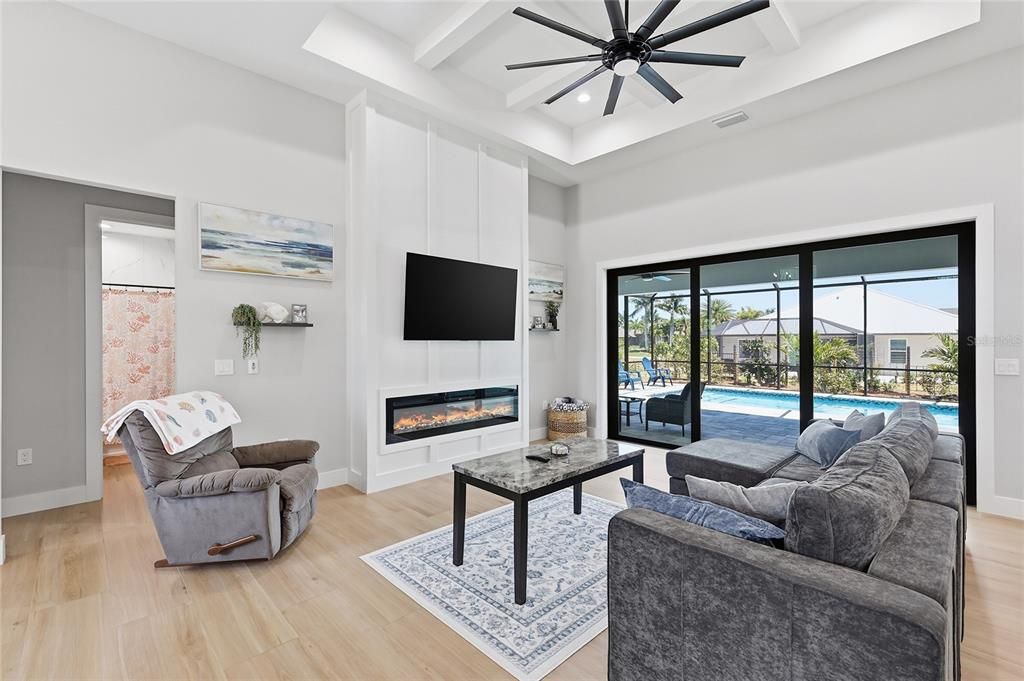 Activo con contrato: $479,900 (3 camas, 2 baños, 1735 Pies cuadrados)