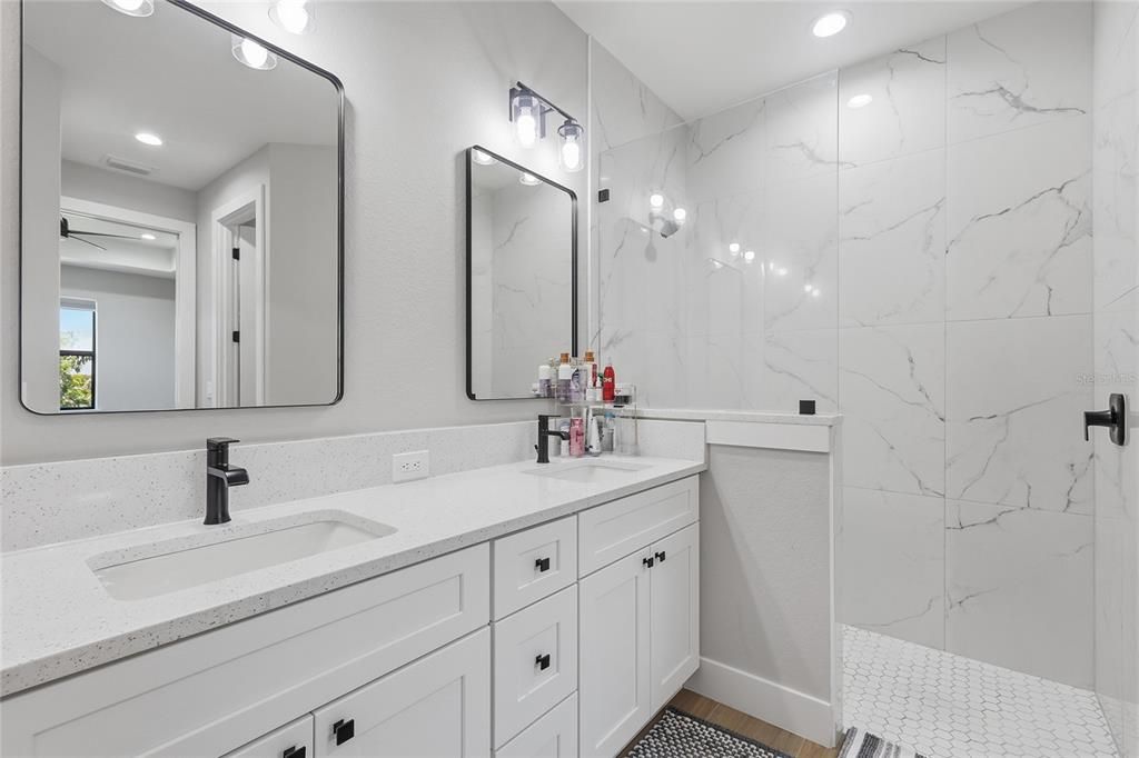 Activo con contrato: $479,900 (3 camas, 2 baños, 1735 Pies cuadrados)