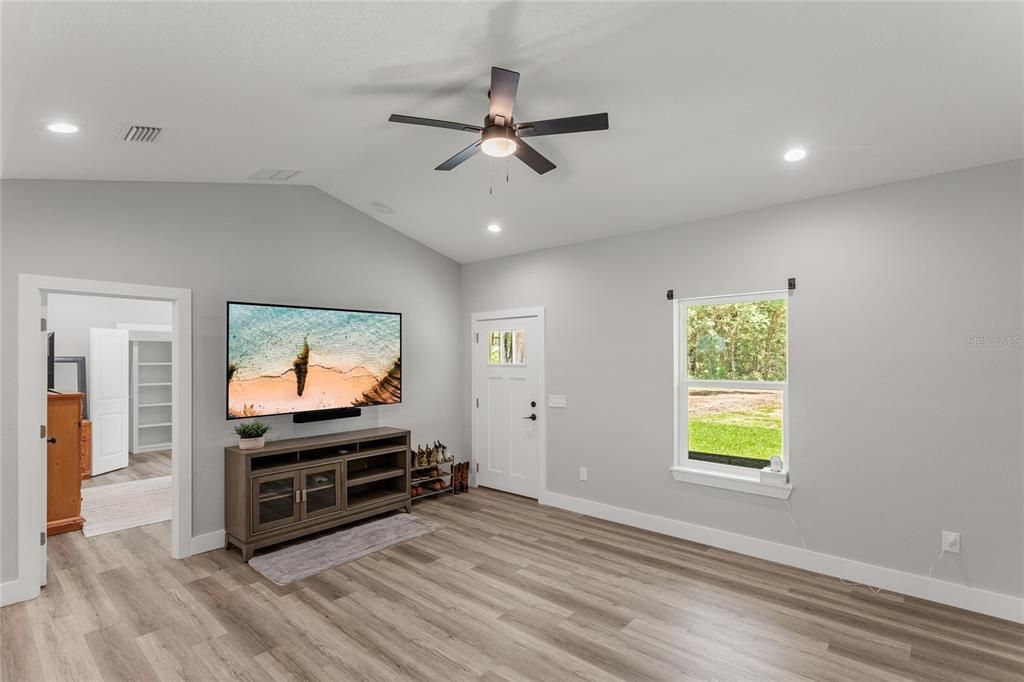 For Sale: $275,000 (3 beds, 2 baths, 1530 Square Feet)