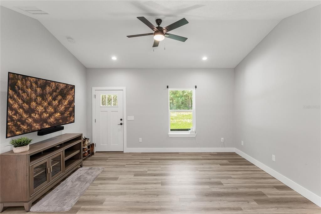For Sale: $275,000 (3 beds, 2 baths, 1530 Square Feet)