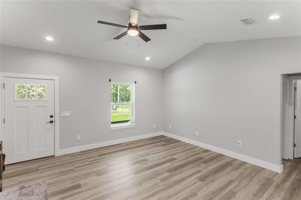 For Sale: $275,000 (3 beds, 2 baths, 1530 Square Feet)