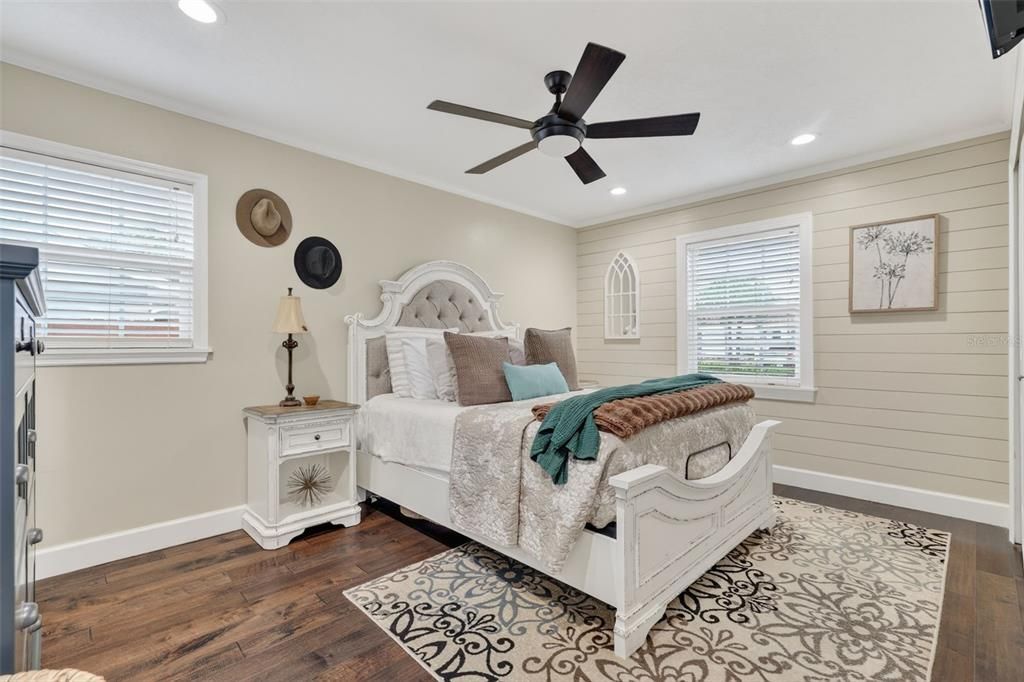 Active With Contract: $408,000 (3 beds, 2 baths, 1258 Square Feet)