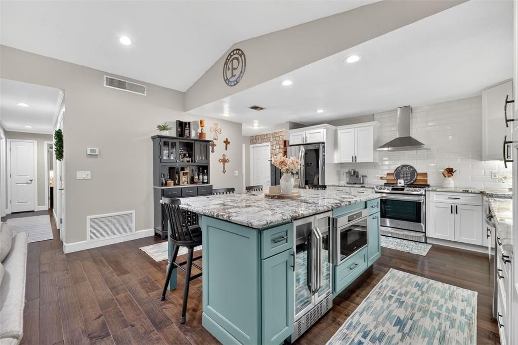 Active With Contract: $408,000 (3 beds, 2 baths, 1258 Square Feet)