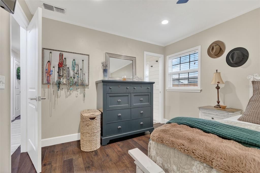 Active With Contract: $408,000 (3 beds, 2 baths, 1258 Square Feet)