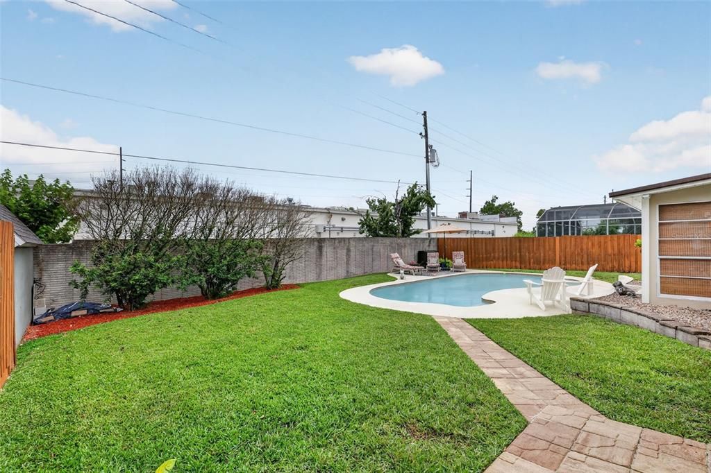 Active With Contract: $408,000 (3 beds, 2 baths, 1258 Square Feet)