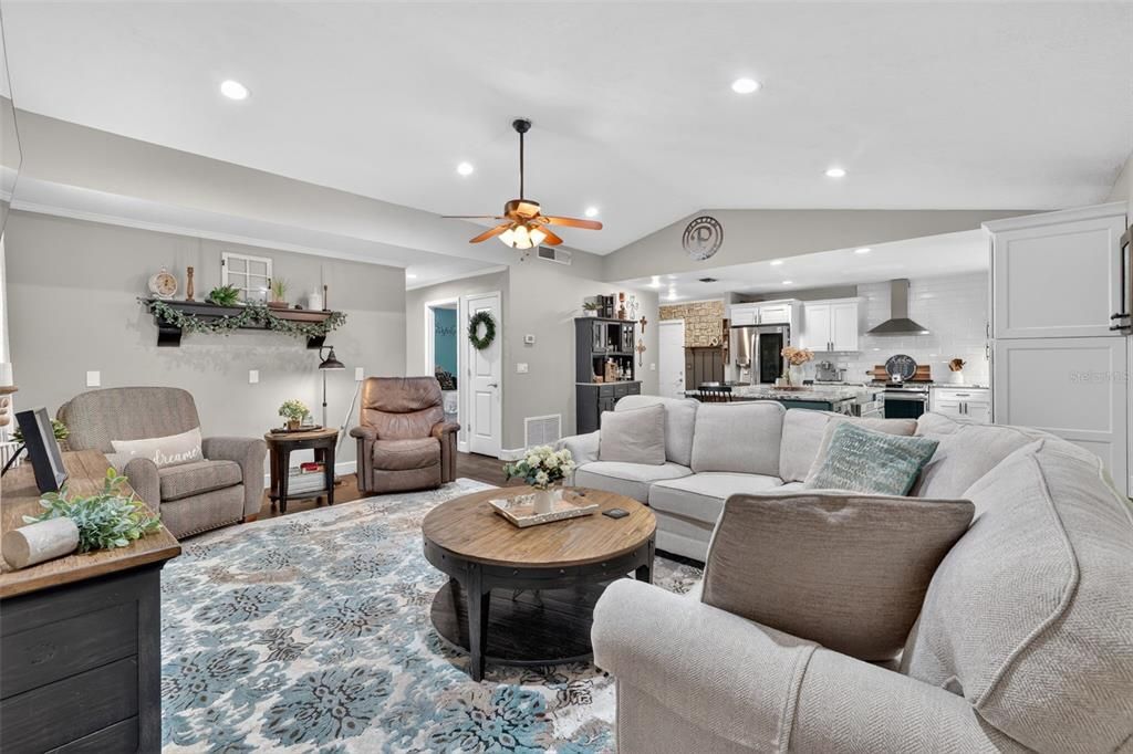 Active With Contract: $408,000 (3 beds, 2 baths, 1258 Square Feet)