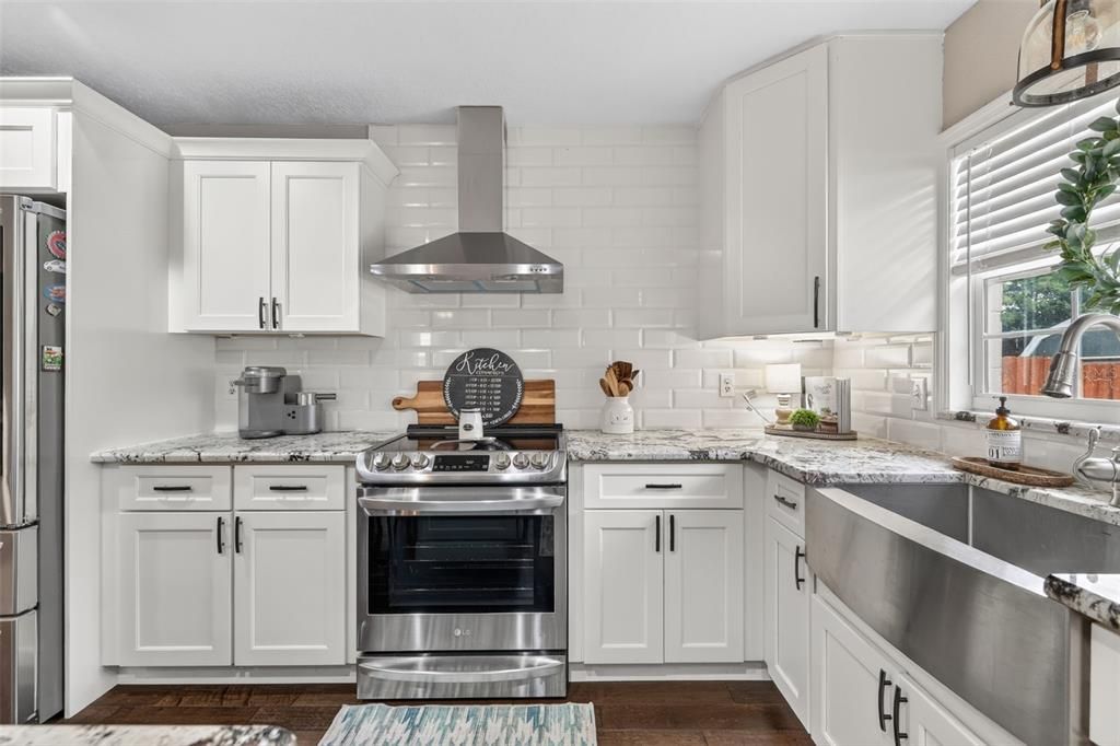 Active With Contract: $408,000 (3 beds, 2 baths, 1258 Square Feet)