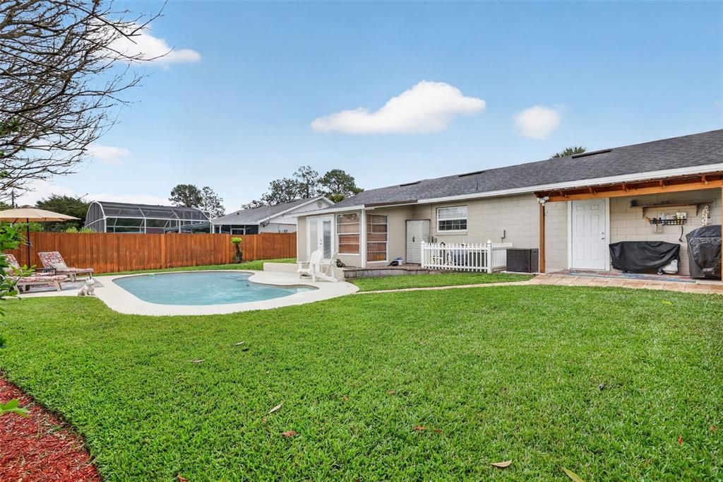 Active With Contract: $408,000 (3 beds, 2 baths, 1258 Square Feet)