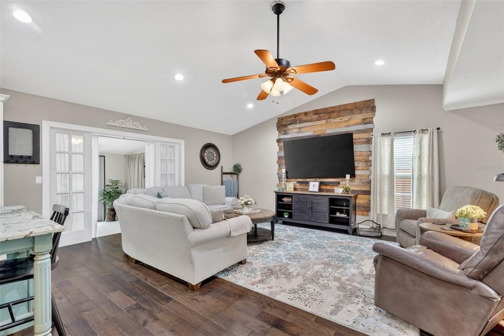 Active With Contract: $408,000 (3 beds, 2 baths, 1258 Square Feet)