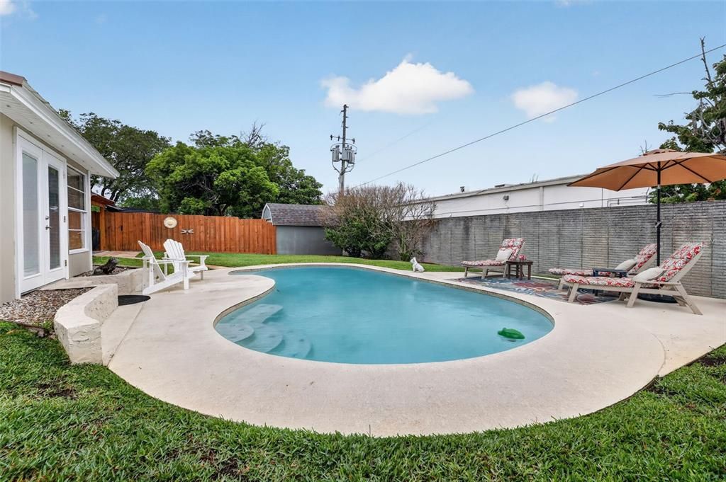 Active With Contract: $408,000 (3 beds, 2 baths, 1258 Square Feet)