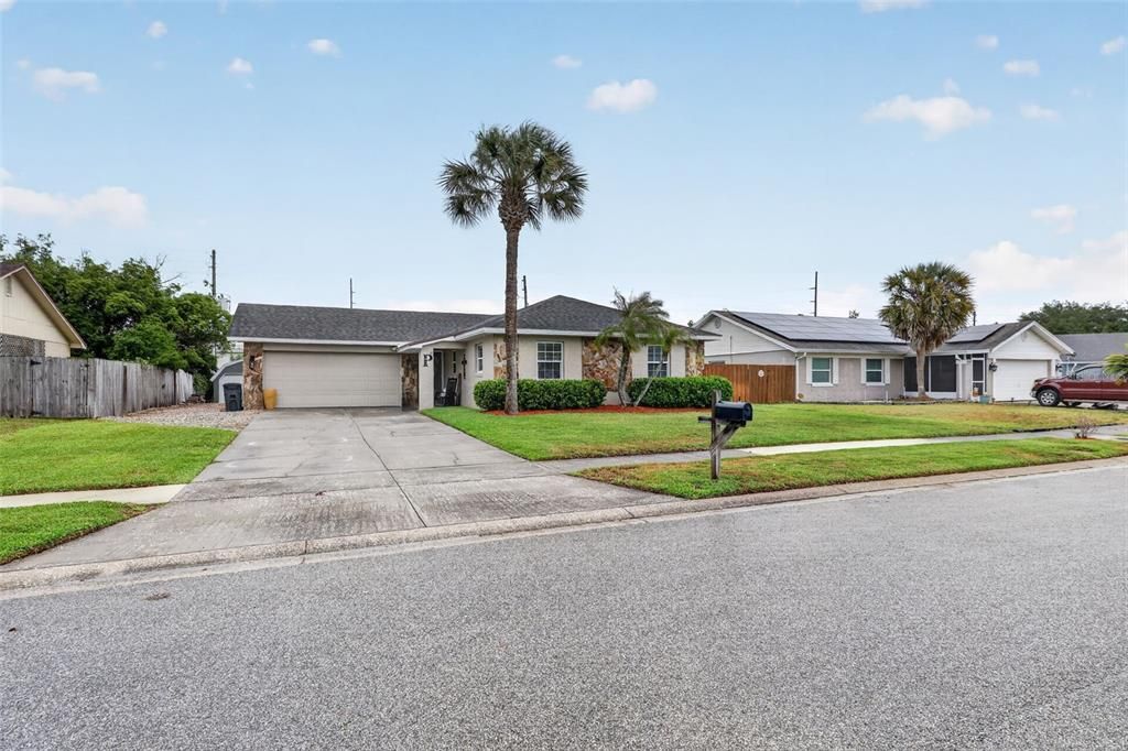 Active With Contract: $408,000 (3 beds, 2 baths, 1258 Square Feet)