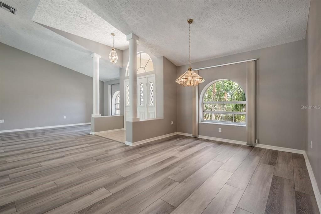 Activo con contrato: $399,000 (3 camas, 2 baños, 2074 Pies cuadrados)