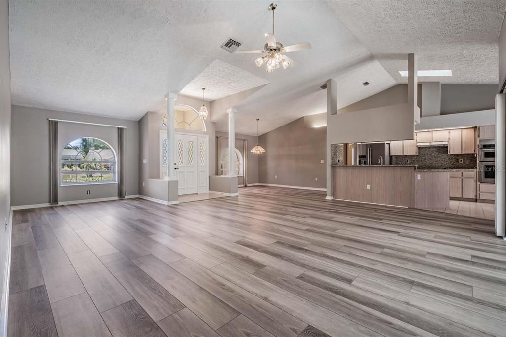 Activo con contrato: $399,000 (3 camas, 2 baños, 2074 Pies cuadrados)
