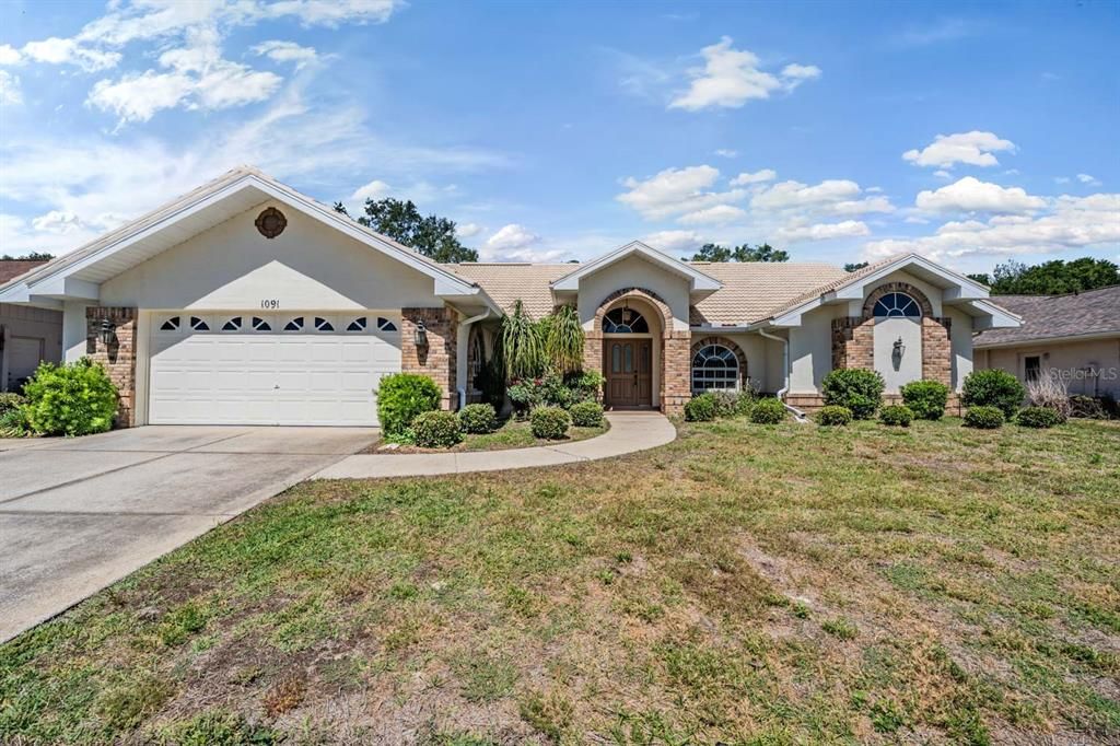 Activo con contrato: $399,000 (3 camas, 2 baños, 2074 Pies cuadrados)