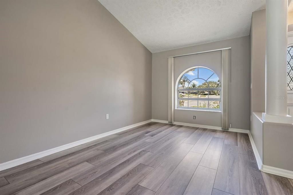Activo con contrato: $399,000 (3 camas, 2 baños, 2074 Pies cuadrados)