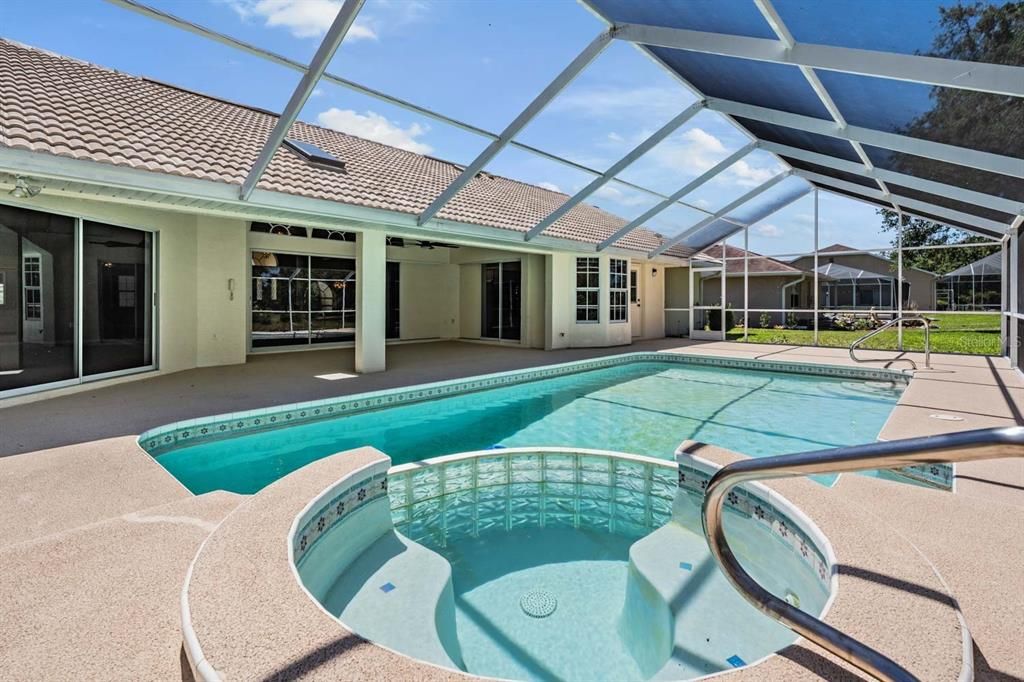 Activo con contrato: $399,000 (3 camas, 2 baños, 2074 Pies cuadrados)