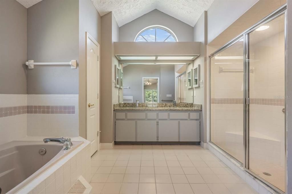 Activo con contrato: $399,000 (3 camas, 2 baños, 2074 Pies cuadrados)